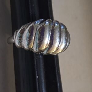 Sarah Coventry Silvertone Ribbed Ring 6.5-adjustable